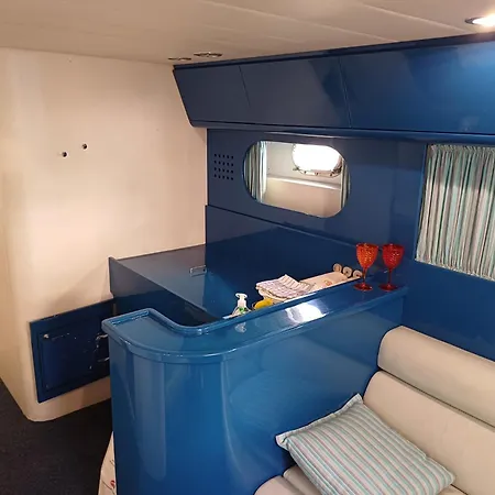 Bateau-hôtel Miss Mary